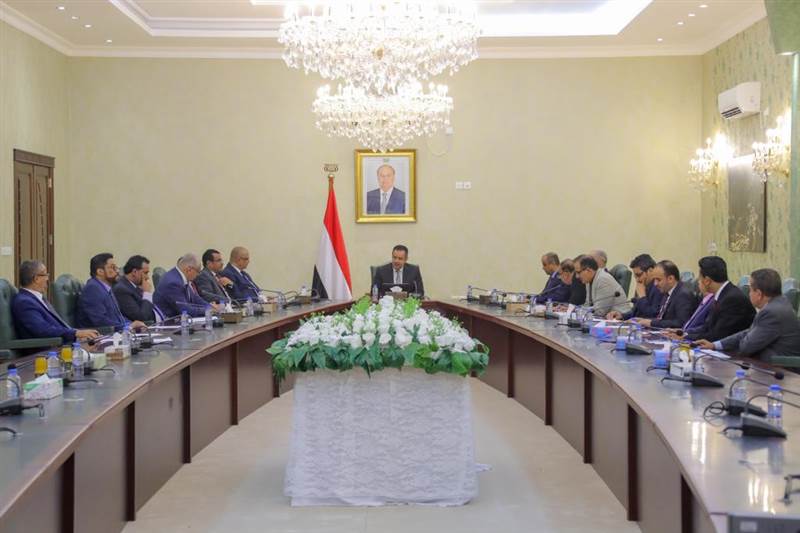دعت لاتخاذ عقوبات صارمة ضد المليشيات.. الحكومة تطالب مجلس الامن بالإفصاح عن نتائج التحقيق في استهداف مطار عدن