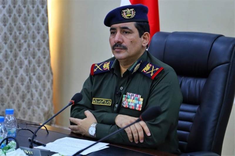 عقب لقاءه مسؤول اممي.. وزير الداخلية يؤكد على أهمية تنفيذ الشق الأمني لاتفاق الرياض