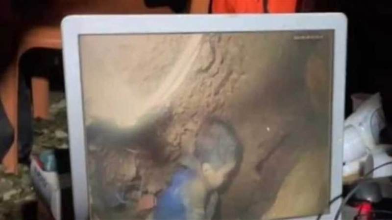 بعد لحظات من إخراجه من بئر مكث فيه خمسة أيام.. حزن عميق يعم الوطن العربي بوفاة الطفل المغربي "ريان"