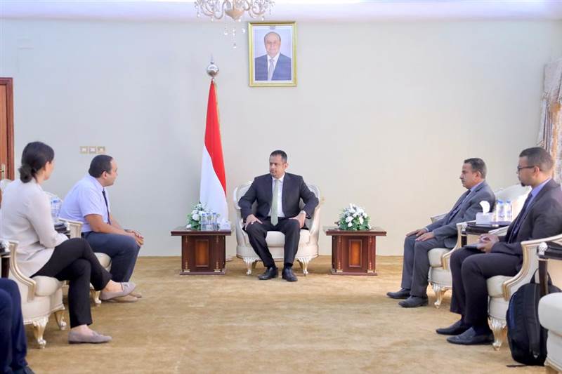 رئيس الوزراء: التدخل الإيران وتحكمه بالقرار الحوثي يعيق السلام