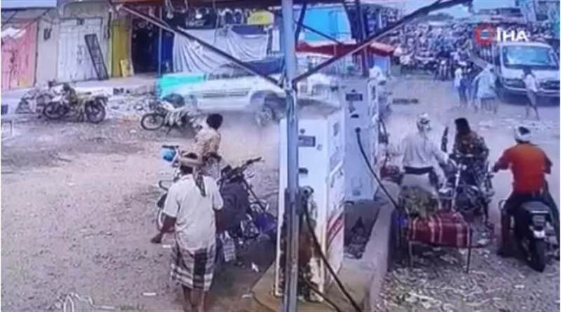 Yemen’de çocuğun kullandığı araç akaryakıt istasyonuna daldı, 2 kişi öldü