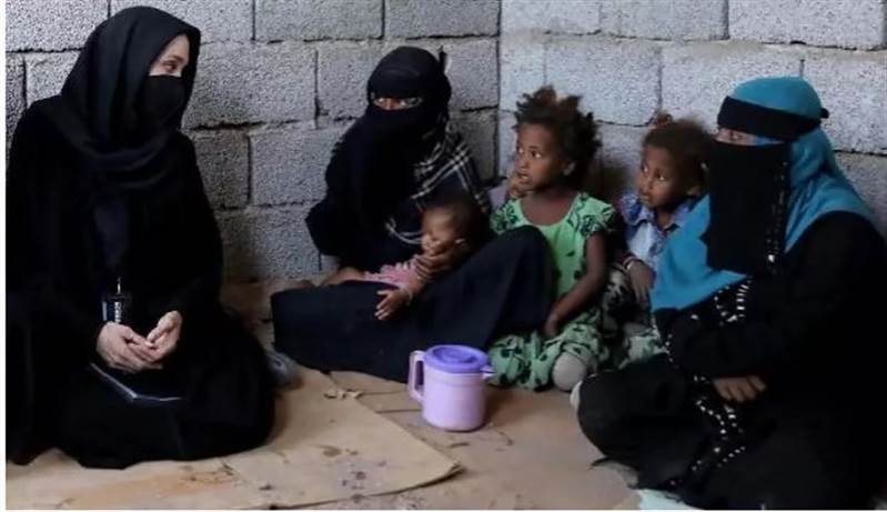 Angelina Jolie, Yemen'de sığınmacı kadınlarla bir araya geldi