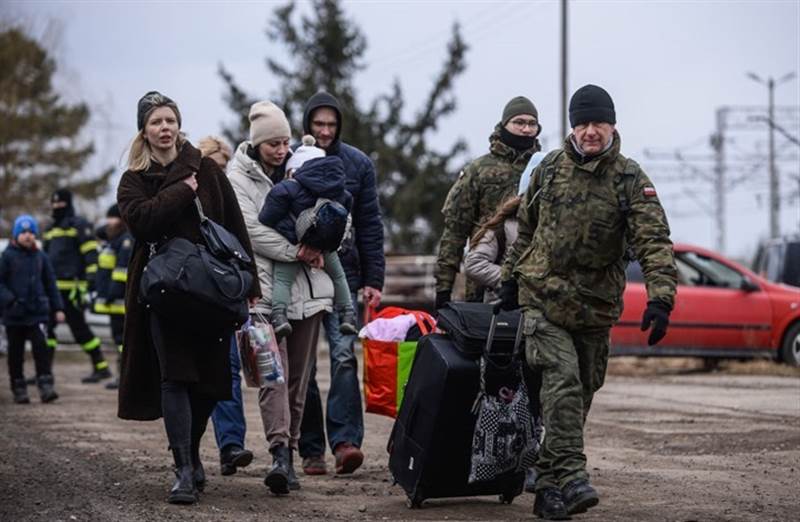 صحيفة بريطانية تكشف حقائق "مرعبة" حول التمييز العنصري الأوروبي بين اللاجئين