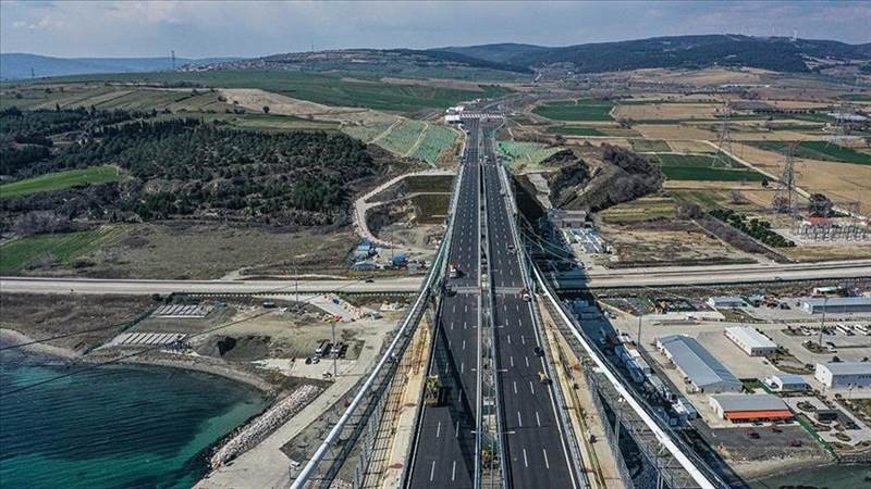 افتتحه الرئيس التركي اليوم.. تركيا تخطت اليابان في امتلاك أطول جسر معلق بالعالم