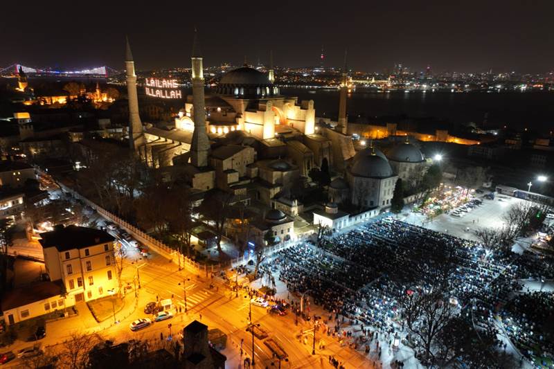 Ayasofya Camii'nde 88 yıl sonra ilk teravih namazı