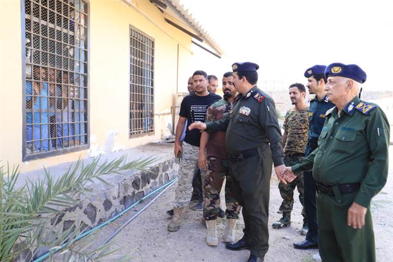 وزير الداخلية يطلع على أوضاع نزلاء السجن المركزي بالعاصمة المؤقتة عدن