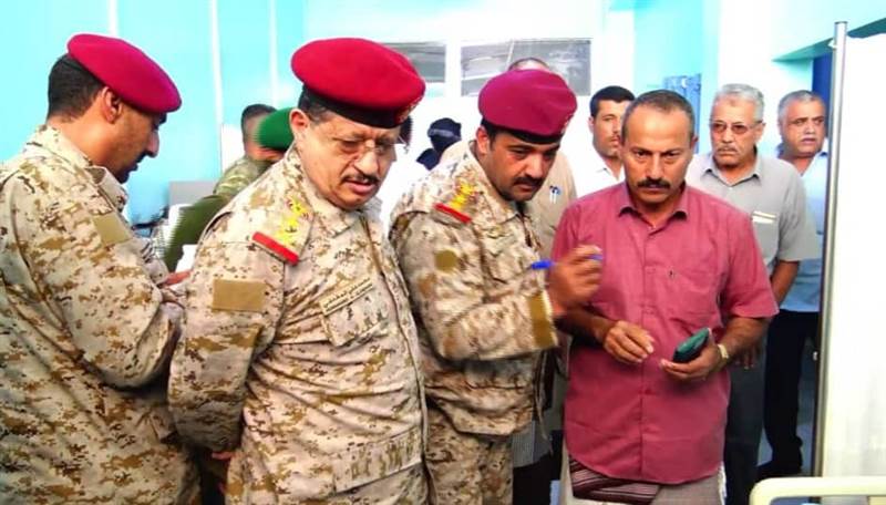 وزير الدفاع يتفقد مستشفى با بصهيب العسكري بعدن
