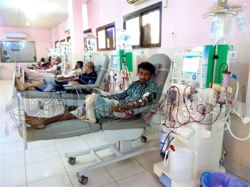 وزارة الصحة تتوصل لاتفاق يضمن توفير محاليل الغسيل الكلوي لمركز الجمهورية بعدن