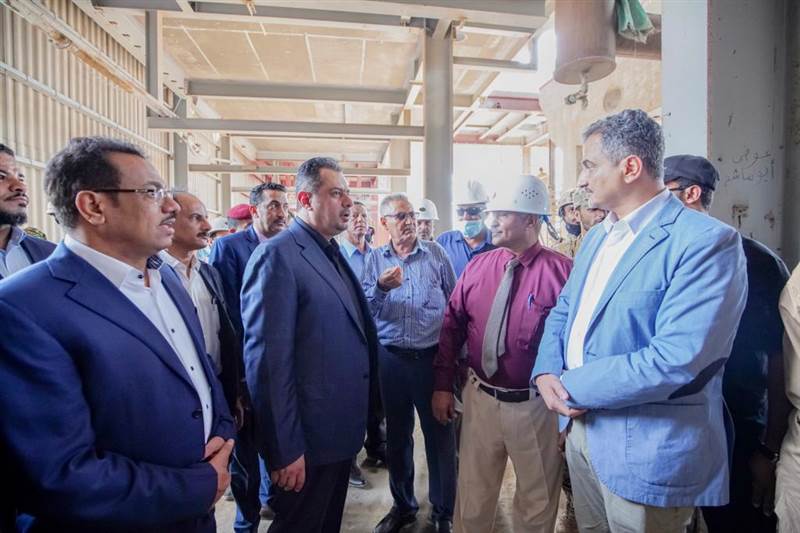 توجيهات حكومية بتشغيل مصفاة عدن بكامل طاقتها وتقديم إيضاحات عن اسباب التعثر