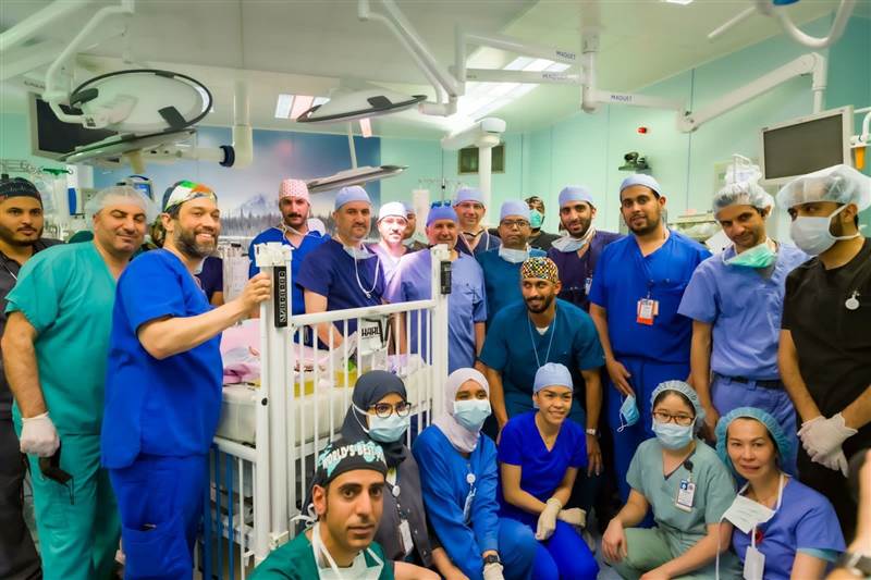 جرت العملية على 4 مراحل.. الإعلان عن نجاح فصل التوأم السيامي اليمني يوسف وياسين