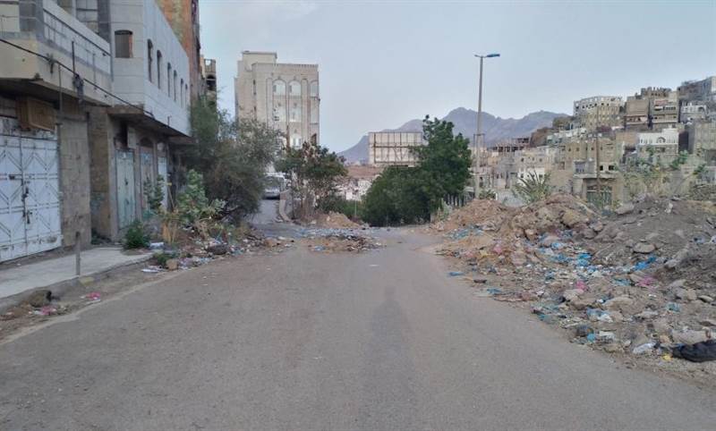 مصادر: الحوثيون يفاوضون على فتح هذه الطريق إلى تعز وسط رفض حكومي قاطع