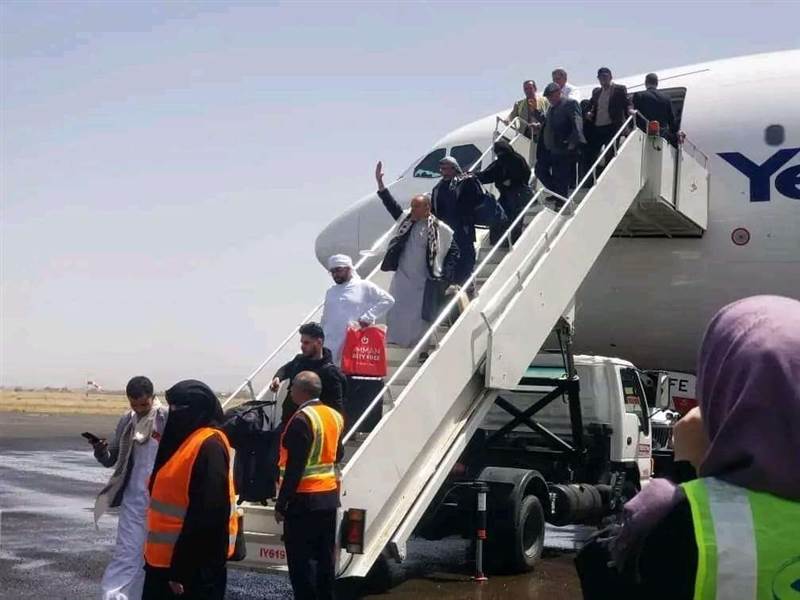 في ظل استمرار حصار تعز.. مطار صنعاء يستقبل ثاني رحلة جوية منذ إعادة افتتاحه
