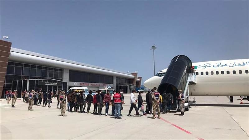 من أصل 74 ألفاً.. تركيا ترحّل 28.5 ألف مهاجر غير نظامي منذ مطلع 2022