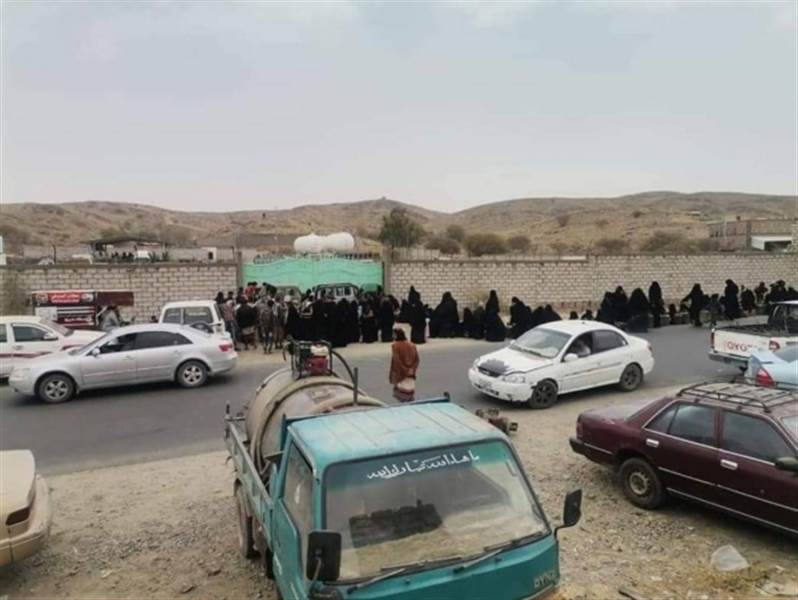طقم حوثي يقتل امرأة "دهساً" في محطة لبيع الغاز بالبيضاء