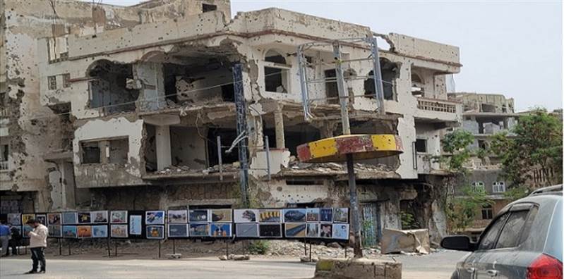 Taiz’e yönelik ablukanın kaldırılması çağrısıyla sokakta resim sergi