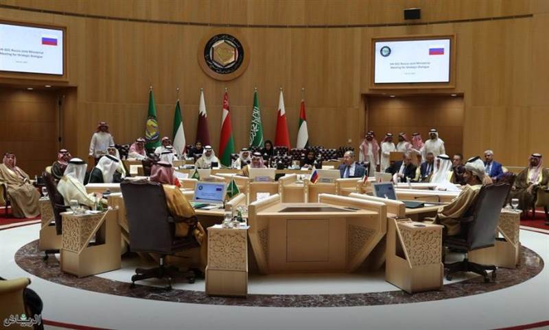 طالب برفع الحصار عن تعز.. التعاون الخليجي يدعو إلى تصنيف مليشيات الحوثي "جماعة إرهابية"