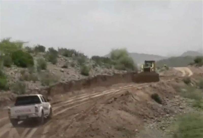 في بلاغ صحفي.. الفريق الحكومي يؤكد إصرار الحوثيون على اقتراح طرق تُرابية لا تُحقق هدف رفع الحصار عن تعز