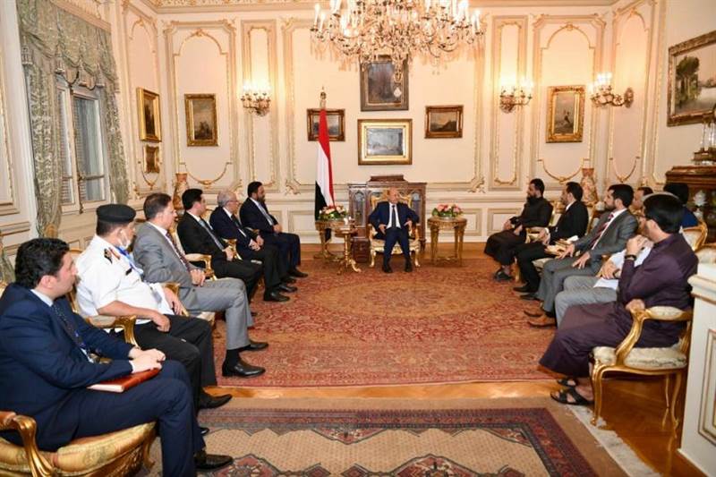 ممثلين عن جرحى الجيش والمقاومة يلتقون رئيس الجمهورية في العاصمة المصرية القاهرة