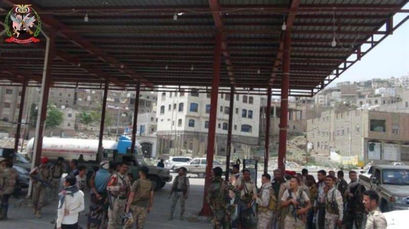 اللجنة العسكرية تسلم ممتلكات رجل أعمال لموكليه في محافظة تعز