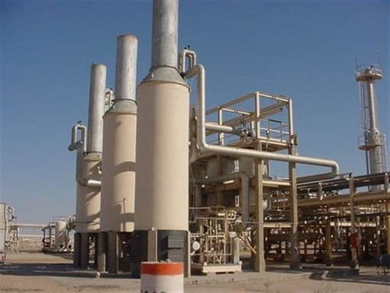 صحفي جنوبي يكشف "اساطين الفساد" داخل مصافي عدن ويتلقى "تهديد مباشر" بسبب ذلك