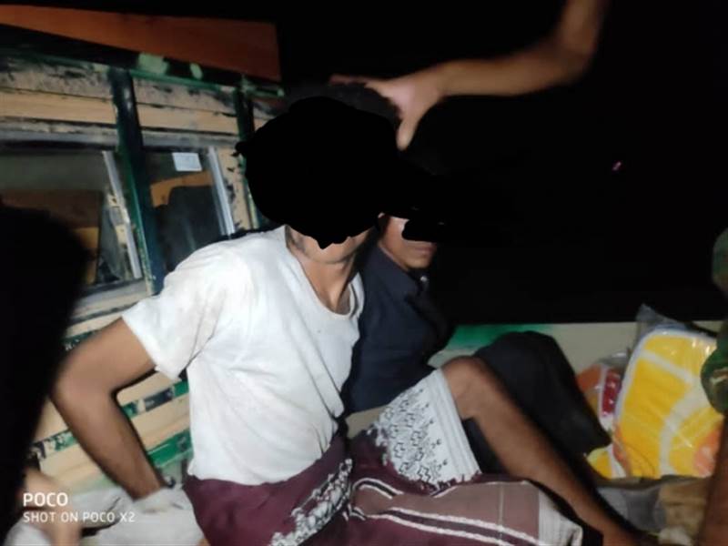 مصادر أمنية: القبض على شخصين وبحوزتهم عبوة ناسفة بمحافظة شبوة
