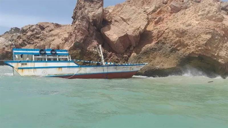 ضبط قوارب محملة بأسلحة مهربة من مناطق مليشيات الحوثي إلى جماعة الشباب الصومالية الإرهابية