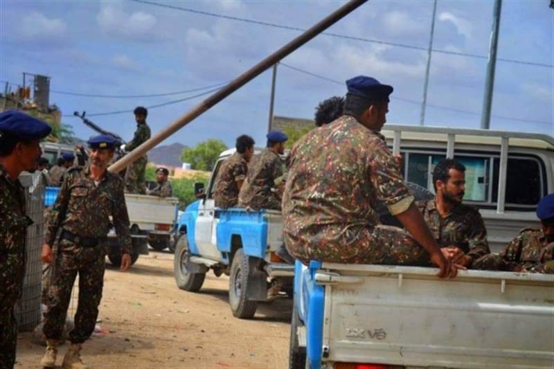 عقب كارثة لودر.. شرطة أبين تغلق سوق السلاح وتصادر أسلحة ومتفجرات