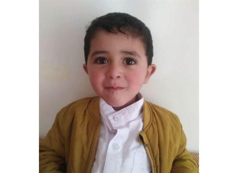 بعد ان فقدته والدته.. العثور على طفل بعمر 4 سنوات في يريم جرفته السيول بمحافظة إب