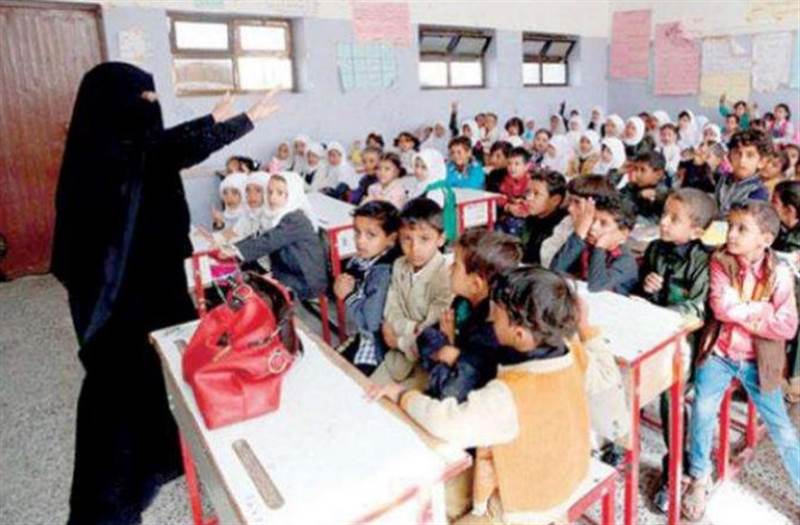 Husi milisleri 20 bin öğretmeni işten çıkardı ve destek fonlarına el koydu