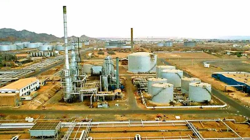 الحكومة تعتزم إعادة تشغيل مصفاة عدن بكامل طاقتها