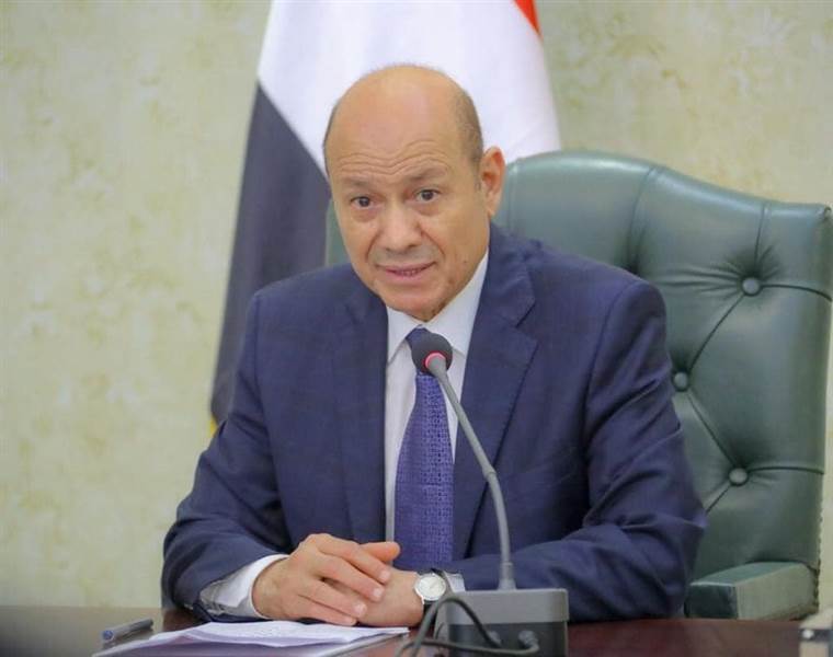 تجاهل قصف الجيش ووجه الشكر للإمارات.. بيان صادر عن رئيس مجلس القيادة الرئاسي حول شبوة