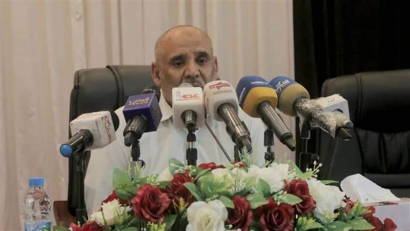 بعد إيقافه من قبل المحافظ السابق.. وكيل محافظة حضرموت "الكثيري" يستأنف عمله