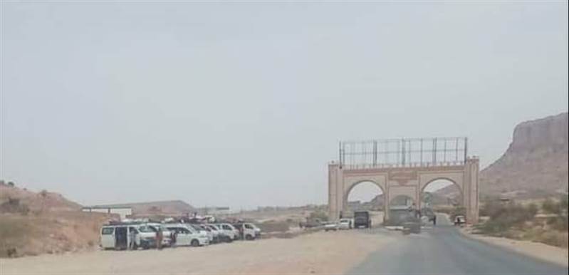 مليشيات دفاع شبوة والعمالقة تمنع المواطنين من أبناء المحافظات الشمالية من دخول مدينة عتق