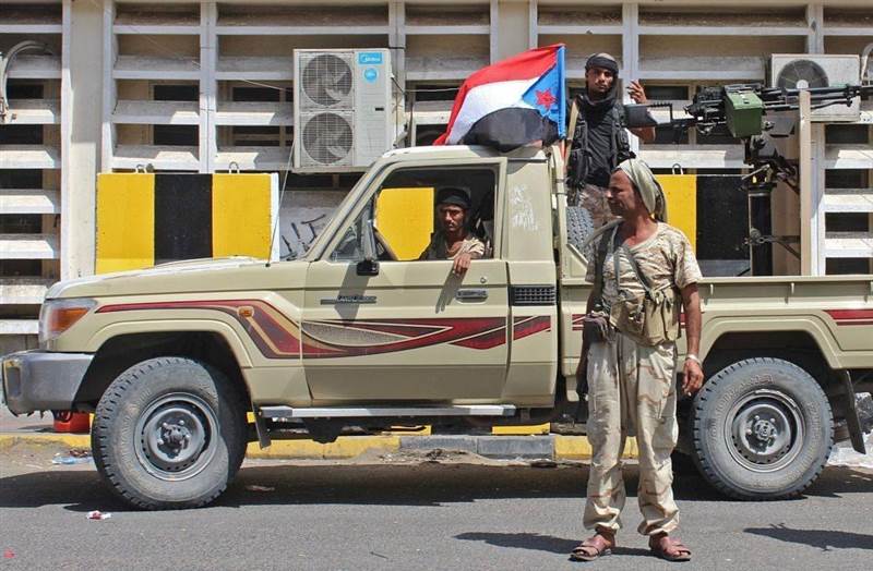 قيادي جنوبي يتهم الانتقالي بإيواء قيادات من القاعدة في معسكراته