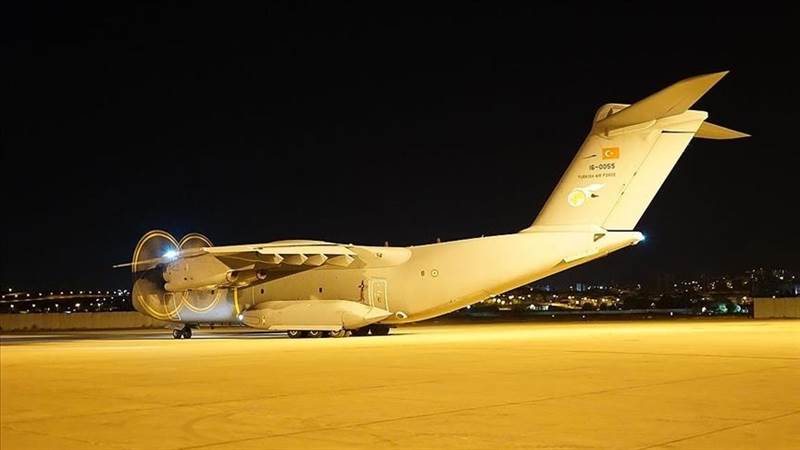 تركيا تقيم جسر جوي لإغاثة الباكستانيين من السيول