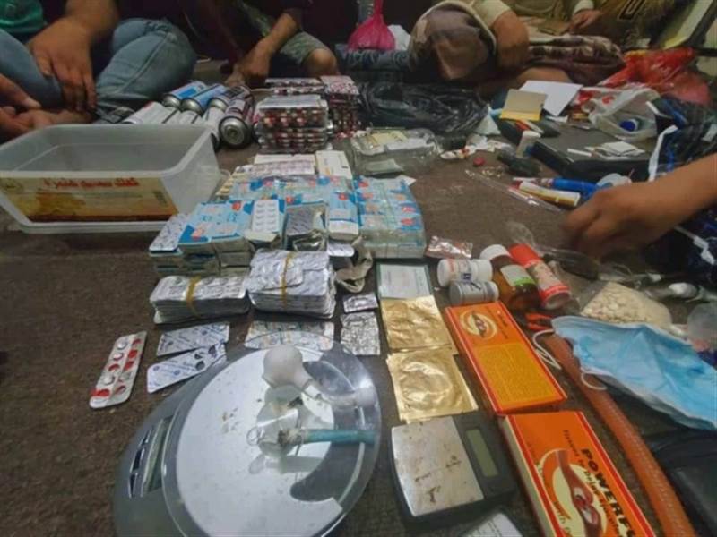 الامن ينفذ عملية مداهمة لوكر عاصبة مخدرات في تعز (صور)