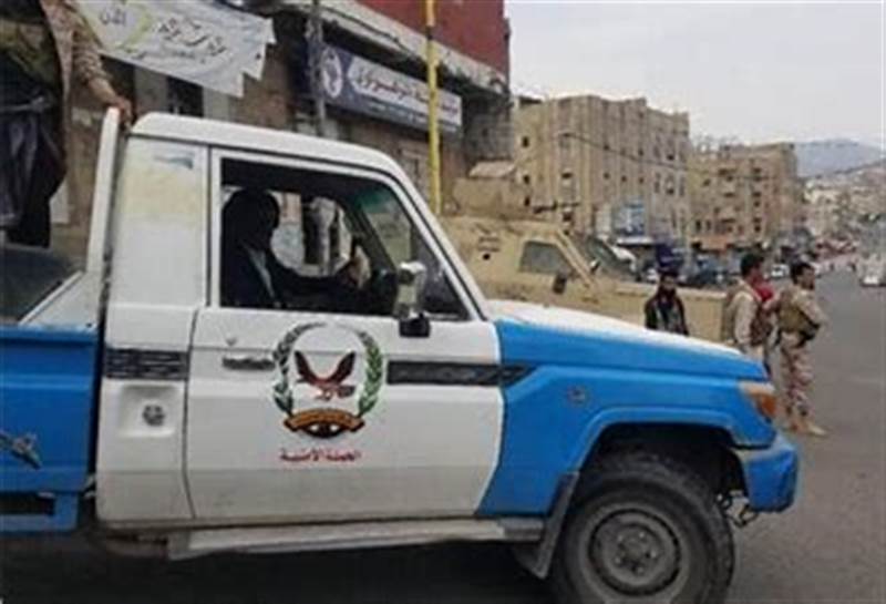 تعز.. مقتل وجرح 6 أشخاص باشتباكات مسلحة والشرطة تعلن ضبط المتهمين