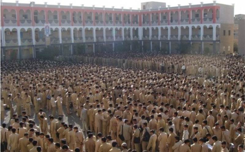 Darbenin yıl dönümünde Husiler öğrencileri askeri geçit törenine katılmaya zorluyor