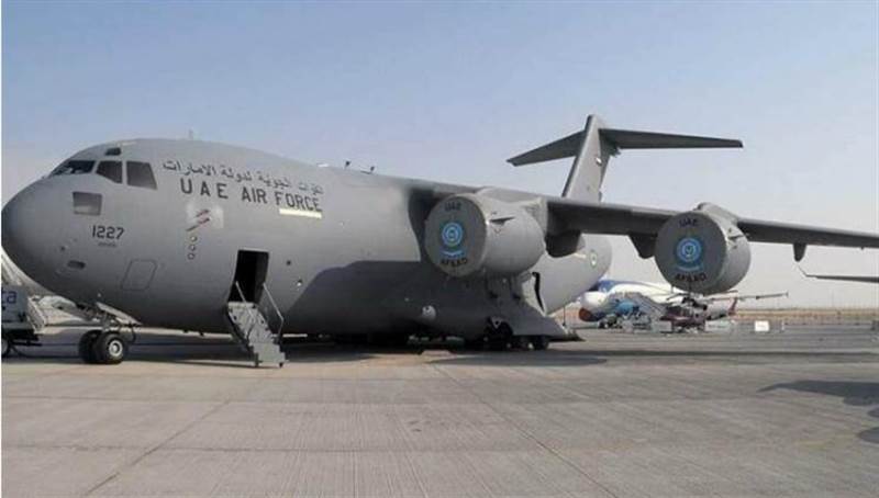 BAE Mokha’da inşa ettiği havaalanına askeri teçhizat gönderdi