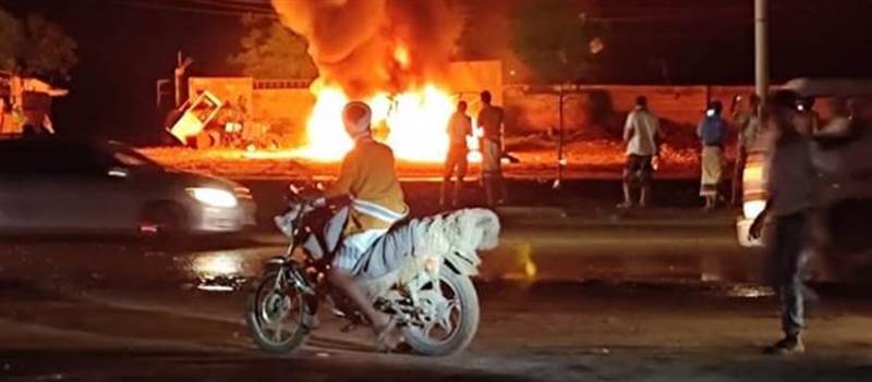 Yemen’de askeri birlikteki patlamada birçok asker yaralandı