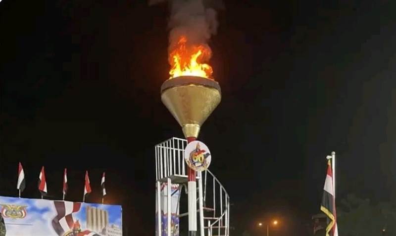 Husiler Midi'deki 26 Eylül meşale yakma törenini hedef aldı