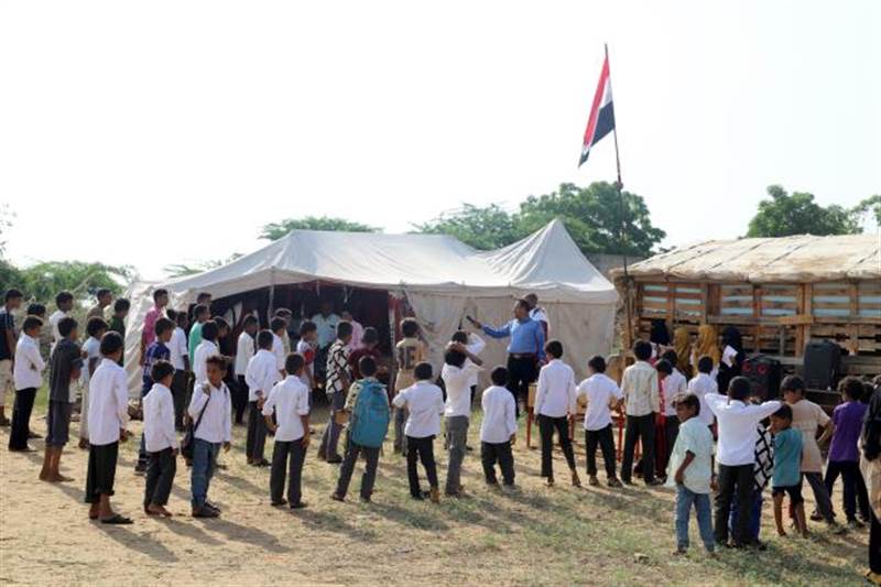 Çatışmalarda okulların yıkıldığı Yemen’de dersler çadırlarda işleniyor
