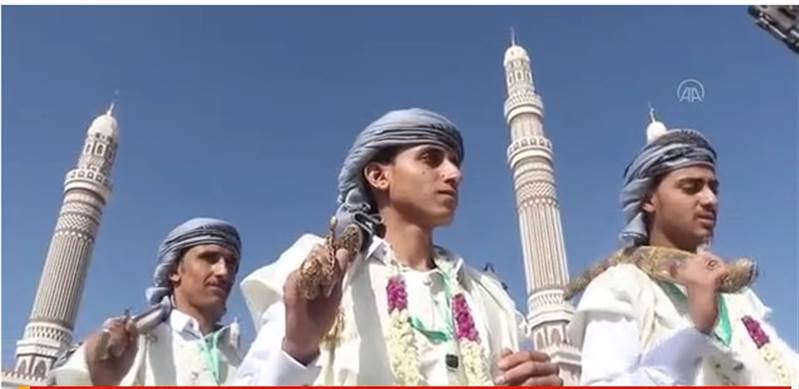 Yemen'de 5 binden fazla çift toplu düğün töreni ile evlendi