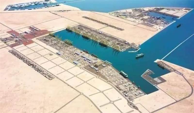 الحكومة اليمنية: الهجوم الإرهابي الحوثي على ميناء قنا يعكس الوجه العدواني للمليشيات