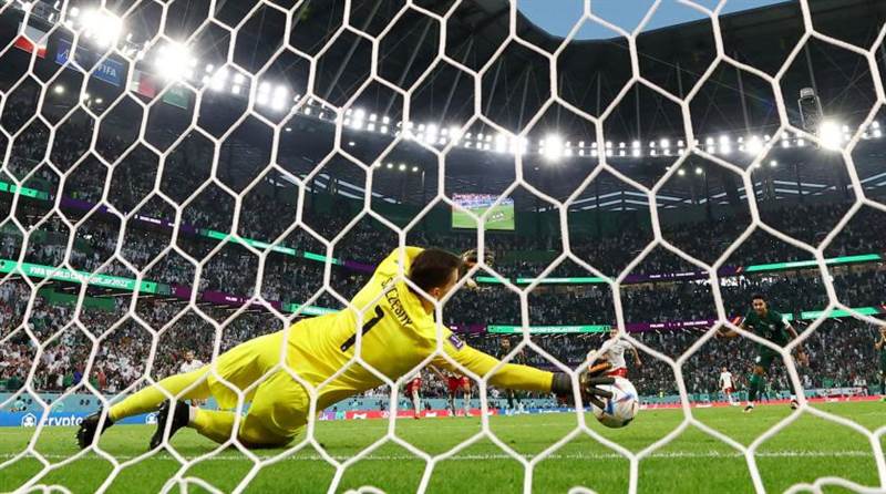 مونديال قطر.. الأخضر يدفع ثمن «إهدار الفرص»... ويخسر موقعة بولندا