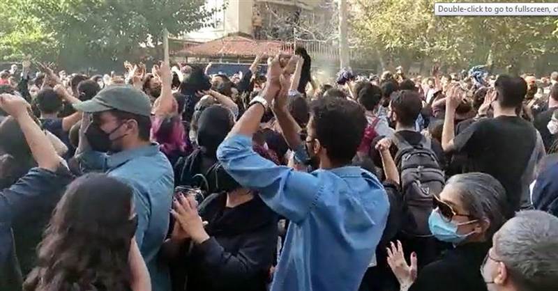 تجدد المظاهرات في مناطق إيرانية وهتافات تصدح "هذا العام سيسقط خامنئي"