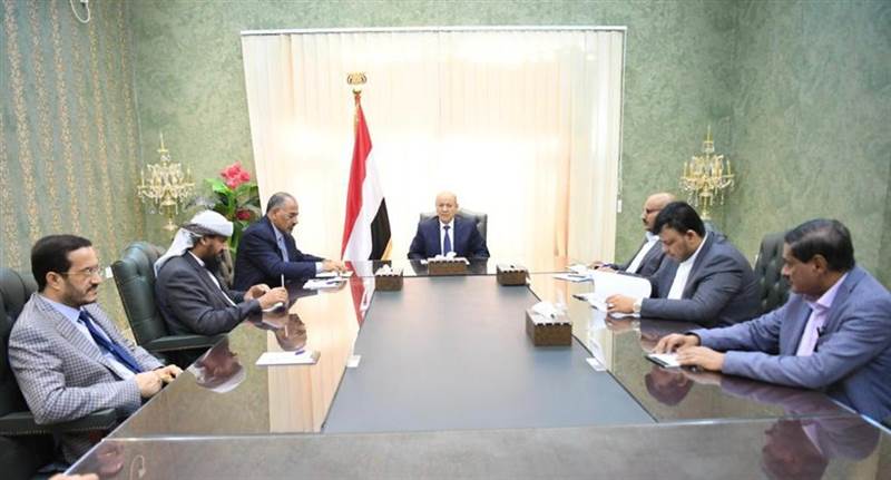 صحيفة : قرارات العليمي الاخيرة مدفوعة بضغوط سعودية