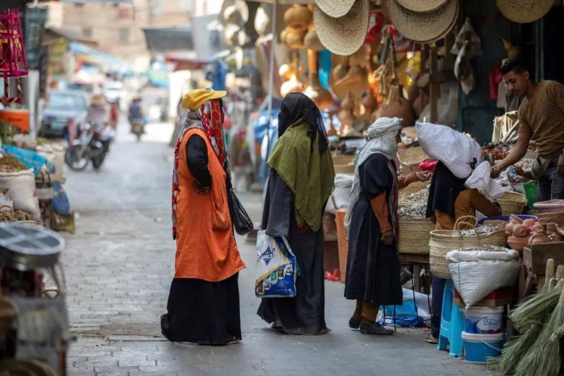 استلهاماً لنظام طالبان.. قيود الحوثي تخنق حرية اليمنيات