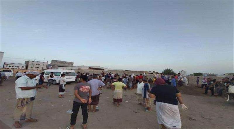 بعد انتقاده فسادها.. مليشيات الانتقالي تداهم جنازة وتخطف ناشطا بارزا وعدد من المشيعين