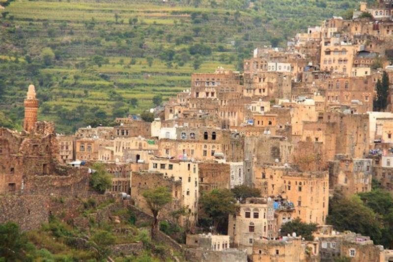 نفاذون يعتدون على باحة مدرسة في محافظة إب